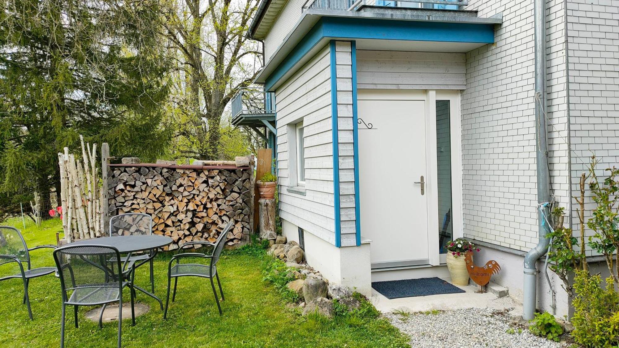 Seesicht Und Charmante Wohnung Bei Hanni Und Ueli Bottighofen Exterior photo